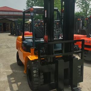 Montacargas Diésel Usado de Segunda Mano, Montacargas Japoneses Originales de Combustión Interna Toyota FD50 de 5 Toneladas a Bajo Precio - Product Image 3