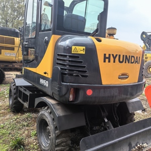 Mini-excavatrice Hyundai de 6 tonnes avec godet de creusement, équipement de construction d'occasion, moteur Cummins, modèle 2022, contrôlée par PLC - Product Image 3