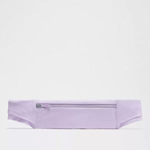 กระเป๋าคาดเอวกันน้ำแบบสะท้อนแสงสีม่วงพร้อมซิปปิด  สำหรับปั่นจักรยาน ออกกำลังกาย ใส่โทรศัพท์ได้ เหมาะสำหรับทุกเพศ - Product Image 1