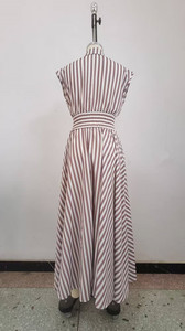 เดรสยาวลายทางสำหรับผู้หญิง กระดุมผ่าหน้า เอวสม็อคสูง ทรงเอพลิ้วไหว มีกระเป๋า แฟชั่น - Product Image 5