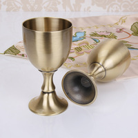 Verre à vin vintage Maini, pièce unique de couleur bronze bleuâtre avec un support suspendu, un verre classique antique en métal à pied haut