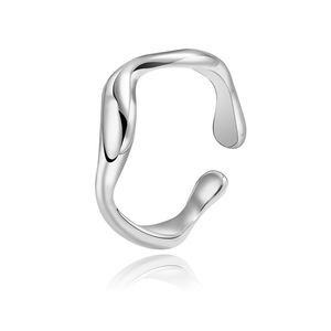 Bague en acier inoxydable plaqué <span class=keywords><strong>or</strong></span> <span class=keywords><strong>18</strong></span> <span class=keywords><strong>carats</strong></span> avec une ligne fluide irrégulière minimaliste - Product Image 2