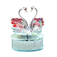 Siège solaire rotatif créatif Aromathérapie Décoration de voiture Ornements et cadeaux Cristal Couple Cygne Parfum de voiture