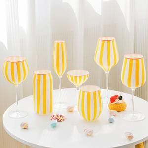 Verres à vin en cristal à rayures jaunes personnalisés-Design moderne soufflé à la main pour un décor de table lumineux et des détails de fête personnalisés - Product Image 1