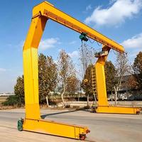 Pont roulant monopoutre en L de 10 tonnes avec palan électrique, monté sur rail extérieur pour entrepôt de stockage de profilés en acier