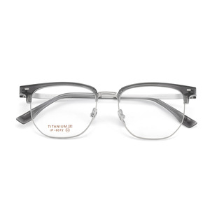 Monture de lunettes tendance en titane, rectangulaire, monture intégrale, légère, IP 6072, unisexe, verres en résine, origine Danyang - Product Image 1