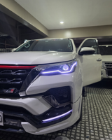Feux de jour spécifiques au véhicule Toyota Fortuner, haute luminosité, RGB, blanc et jaune, fonction de clignotant