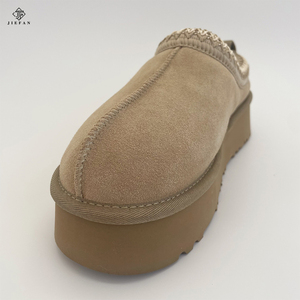 Bottines d'hiver rétro pour femmes avec caractéristique imperméable doux bout rond semelle épaisse plate-forme chaussures en coton chaud pour pantoufles - Product Image 4