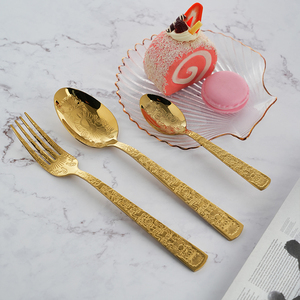Juego <span class=keywords><strong>de</strong></span> cubiertos <span class=keywords><strong>de</strong></span> lujo <span class=keywords><strong>de</strong></span> 4 piezas con diseño tallado en oro, vajilla alta <span class=keywords><strong>de</strong></span> acero inoxidable <span class=keywords><strong>para</strong></span> restaurante <span class=keywords><strong>de</strong></span> fiesta - Product Image 2