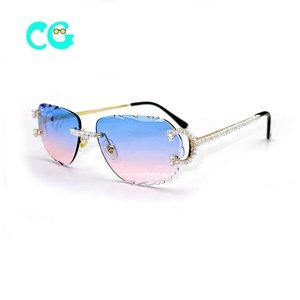 Nuovi <span class=keywords><strong>Occhiali</strong></span> <span class=keywords><strong>da</strong></span> <span class=keywords><strong>Sole</strong></span> 2024 Senza Montatura con Lenti a Taglio Rotondo e Diamanti <span class=keywords><strong>di</strong></span> Alta Qualità, <span class=keywords><strong>Occhiali</strong></span> <span class=keywords><strong>da</strong></span> <span class=keywords><strong>Sole</strong></span> Scintillanti con Strass <span class=keywords><strong>di</strong></span> <span class=keywords><strong>Lusso</strong></span> - Product Image 4
