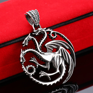 Ретро-драматический кулон в темных тонах с изображением четырех основных фракций - Product Image 6