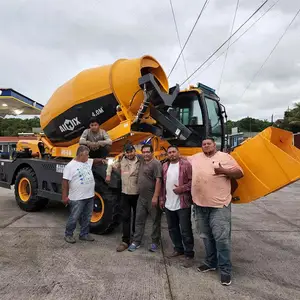 Camión hormigonera de carga automática Aimix de 4 metros cúbicos por lote en Guatemala