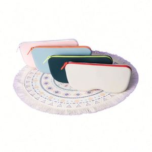 Sacs et étuis pour lunettes de soleil en silicone portables, résistants à l'eau et écologiques, style simple avec fermeture éclair - Product Image 1