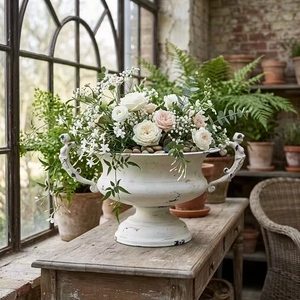 Macetero Decorativo de Hierro con Pedestal, Urna de Metal Estilo Antiguo para Centro de Mesa, Elegante Contenedor Floral para Hogar y Bodas - Product Image 5