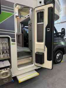 Puerta de Entrada para <span class=keywords><strong>Caravana</strong></span> RV, Estilo Europeo, Impermeable, Exterior, Manual, de Aleación de Aluminio, <span class=keywords><strong>Doble</strong></span> Vidrio Acrílico, Puerta Interior, Cubo de Basura Negro - Product Image 3