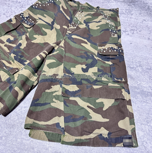 Quần short nam chất lượng cao, kiểu dáng streetwear, họa tiết rằn ri, đính đá, có logo thêu tùy chỉnh theo phong cách thời trang đường phố. - Product Image 4