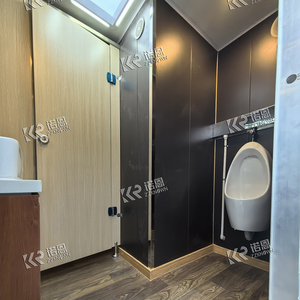 Fabricants de toilettes : Conteneur de toilettes extérieur portable avec porte coulissante, cabine de salle de bain et douche intégrée - Product Image 4