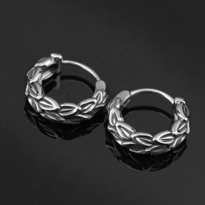 Pendientes Minimalistas de Acero Inoxidable, Pendientes de Moda Vintage, Ear Cuff para Mujeres y Hombres, Fabricación Personalizada - Product Image 4