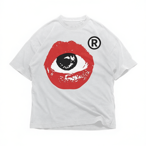 T-shirt Grafica Unisex con Design Labbra e Occhi, Maglietta Casual Trendy, Top di Tendenza per Ogni Giorno, Idea Regalo Unica - Product Image 2