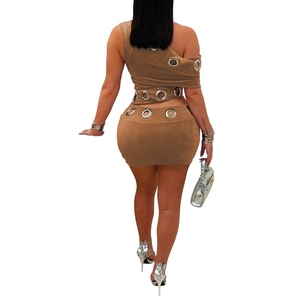 ชุดเซ็ต 2 ชิ้น เสื้อเปิดไหล่ประดับหมุดสุดเซ็กซี่และกระโปรงสั้นสำหรับผู้หญิง แฟชั่น - Product Image 4