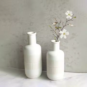 Jarrón <span class=keywords><strong>de</strong></span> cerámica <span class=keywords><strong>de</strong></span> fresa hecho <span class=keywords><strong>a</strong></span> mano minimalista elegante decoración del hogar tiendas <span class=keywords><strong>cerca</strong></span> <span class=keywords><strong>de</strong></span> <span class=keywords><strong>mí</strong></span> para decoración <span class=keywords><strong>de</strong></span> porcelana <span class=keywords><strong>de</strong></span> boda - Product Image 6