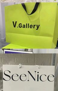 Sacs en papier blancs de luxe personnalisés avec logo imprimé pour la vente en gros, sacs cadeaux pour boutiques de détail avec votre propre logo - Product Image 4
