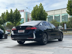Le nouveau modèle 2025 de la BMW Premium 530 est la voiture d'occasion haut de gamme la plus vendue, élégante, grande et de haute qualité - Product Image 6