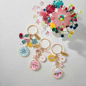 Portachiavi Miglior Insegnante, con Farfalla e Fiore Smaltati, Fatto a Mano in Lega di Zinco, Regalo Classico per la Festa <span class=keywords><strong>degli</strong></span> <span class=keywords><strong>Insegnanti</strong></span>, per Donne e Uomini, Ringraziamento - Product Image 3