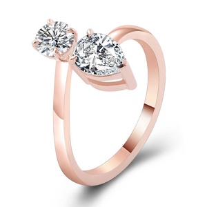 Bague en or jaune 10 carats, or blanc, moissanite, forme poire, 1 carat, rond, 0,4 carat, personnalisable, bague de mariage à deux pierres, bijoux fins - Product Image 6