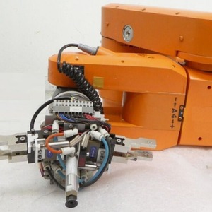 Brazo robótico Kuka KCP2 de 3 articulaciones servoeléctricas para automatización industrial - Product Image 2