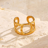 Bagues creuses grandes plaquées or 18 carats en gros, motif géométrique martelé, texture à coupe Asscher, en acier inoxydable