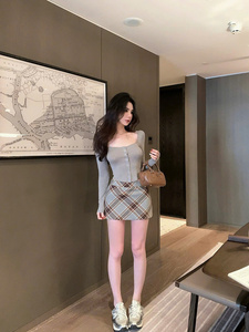 Ensemble t-shirt col U marron + jupe plissée, échantillon disponible, style décontracté, col carré, mélange de polyester, tissé, usage quotidien - Product Image 5