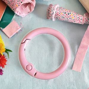 Hordolry 60 pièces Mousquetons en acier allié rose en vrac, crochets à ressort pour porte-clés DIY, breloques de sac, sacs à main et pochettes - Product Image 1