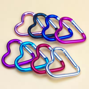 Mini Mosquetón de Aluminio en Forma de Corazón con Clip de Resorte para Llavero, Diseño Metálico - Product Image 5