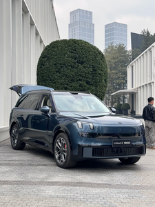 Nuevo Lanzamiento 2025: <span class=keywords><strong>Lynk</strong></span>&<span class=keywords><strong>co</strong></span> 900, SUV Grande Híbrido Enchufable, Auto PHEV Geely, Motor Dual 2.0T PHEV, <span class=keywords><strong>Precio</strong></span> en China - Product Image 2