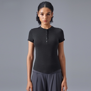 T-shirt a Costine da Donna con Logo Personalizzato, Asciugatura Rapida, Vestibilità Slim, Manica Corta, Dettaglio Bottoni, Top Casual per Uso Quotidiano e Palestra - Product Image 1