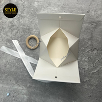 Boîte cadeau de luxe en papier artisanal pour bijoux, avec logo personnalisé, forme triangulaire, nœud en ruban, pour bagues en bois ou lunettes de mariage