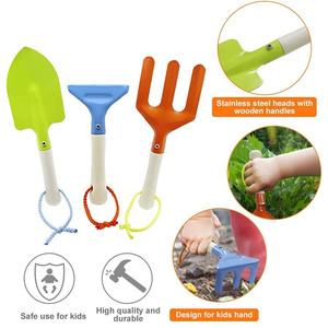 Juego de herramientas pequeñas de jardín para niños pequeños, Set de juguetes con mango de madera que incluye regadera, pala, rastrillo, tenedor, bolsa de almacenamiento - Product Image 4
