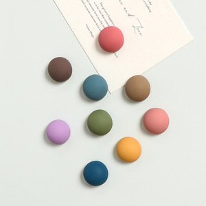 Imán de Resina con Forma de Media Luna en Color Macaron Morandi para Refrigerador, Imán Fuerte para Fijar Fotos, Diseño Creativo y Cultural para San Valentín - Product Image 2