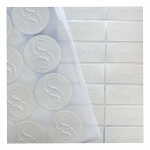Autocollants adhésifs en papier texturé mat gaufré 3D personnalisés étiquettes de scellement de boîte découpées à l'emporte-pièce Papier d'art en vinyle Couleur de logo de marque personnalisée - Product Image 6