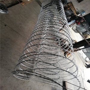 <span class=keywords><strong>Fil</strong></span> de <span class=keywords><strong>concertina</strong></span> de 980 mm, <span class=keywords><strong>fil</strong></span> barbelé électrifié avec lames, clôture - Product Image 6
