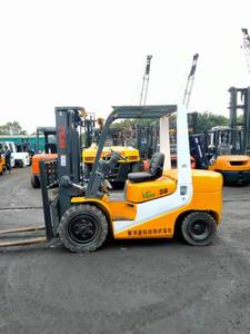 รถยกดีเซล TCM FD230 FD30 T3 ขนาด 3 ตัน พร้อมยางตันสำหรับพื้นขรุขระ ขับเคลื่อน 4 ล้อ  ประสิทธิภาพสูง พร้อมเสากระโดงสามตอน - Product Image 4