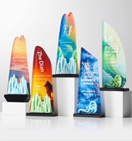 Trophée en céramique personnalisé, créatif et coloré, en forme de crête de montagne et de nuage, pour récompenser les employés exceptionnels lors des réunions annuelles