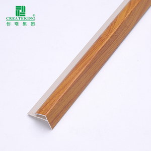 Profilé <span class=keywords><strong>de</strong></span> nez <span class=keywords><strong>de</strong></span> marche en vinyle, protection <span class=keywords><strong>de</strong></span> bord <span class=keywords><strong>de</strong></span> marche en PVC pour revêtement <span class=keywords><strong>de</strong></span> sol stratifié SPC - Product Image 4