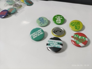 Badge Anime, Pin's Anime, Badge Dessin Animé, Pin's Manga, Badge Otaku, Pin's Publicitaire Souvenir, Personnalisable, Bon Prix pour le Marché Coréen - Product Image 1