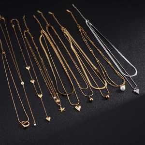 Collier de bijoux en acier inoxydable élégant et raffiné <span class=keywords><strong>avec</strong></span> des perles dorées, des coquillages en forme de cœur et un pendentif en forme de larme - Product Image 1