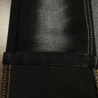 Tissu denim sergé extensible Lizhi NOIR en rouleaux, recyclé, résistant à l'abrasion et respirant pour vêtements de garçons et filles, et usage domestique