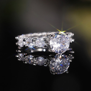 Anello con design a quattro punte, stile elegante, per donna - Product Image 3