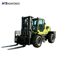 Chariot élévateur compact tout-terrain sur mesure de 3 tonnes fabriqué en Chine pour les tâches de transport en extérieur dans les vergers et les fermes