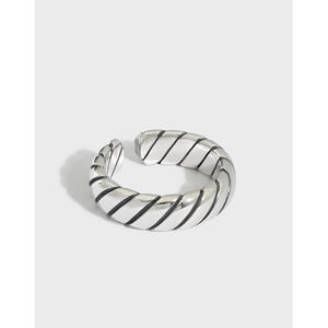 Bague coréenne en argent Ins Niche Personnalité Retro Old Lines Fried Dough Twists Design S925 Sterling Silver Open Ring - Product Image 1